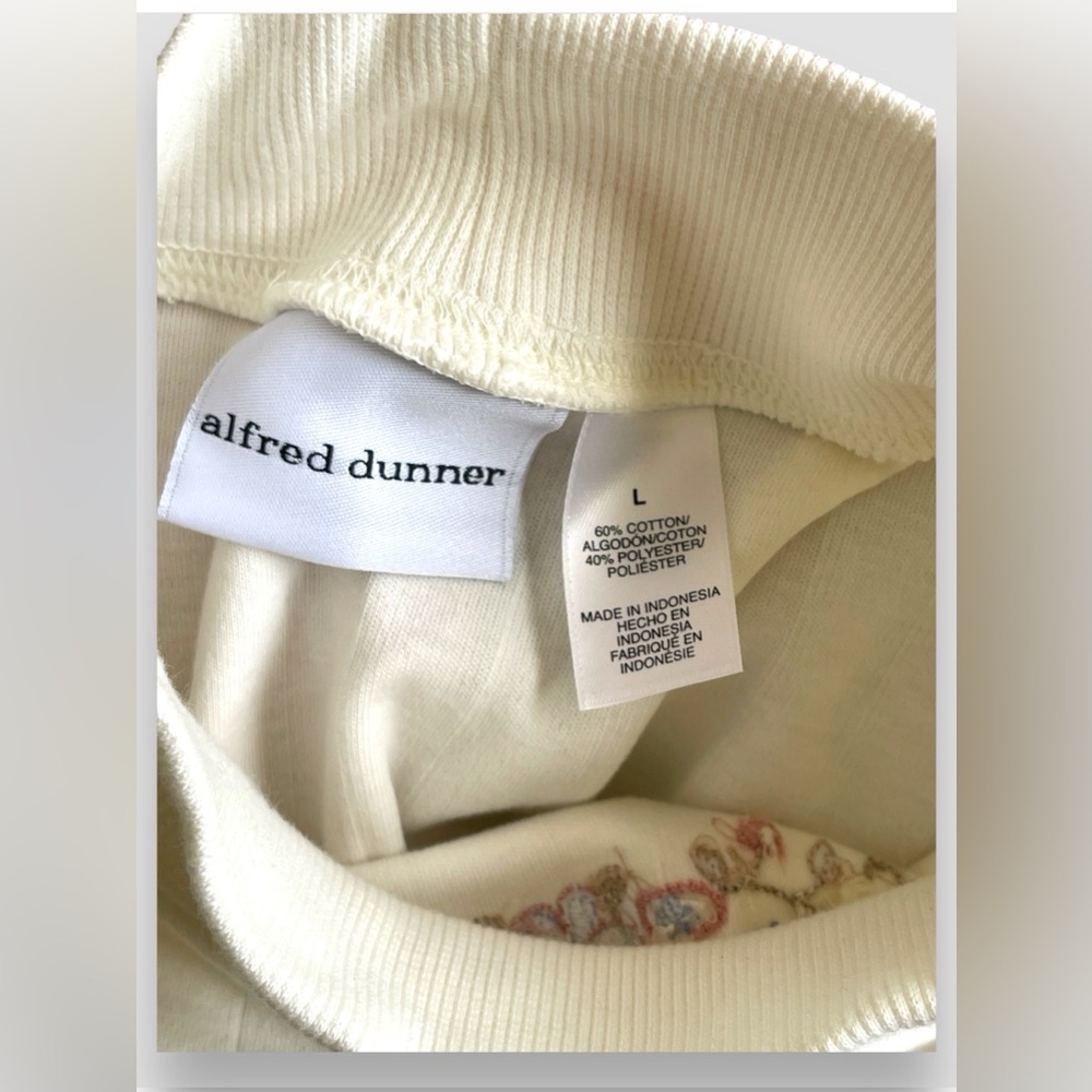 Alfred Dunner Women’s Mock Neck Sweatshirt Cream Floral Heart to Heart Sz L NWT - Picture 6 of 7